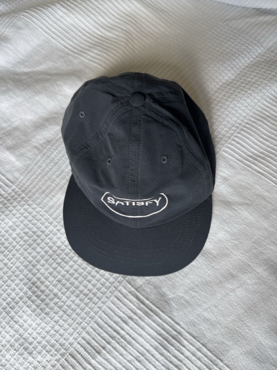 Satisfy Copricapi, berretti & cappellini: Satisfy running cap – Usato da Zürich venduto da pheoebephilo
