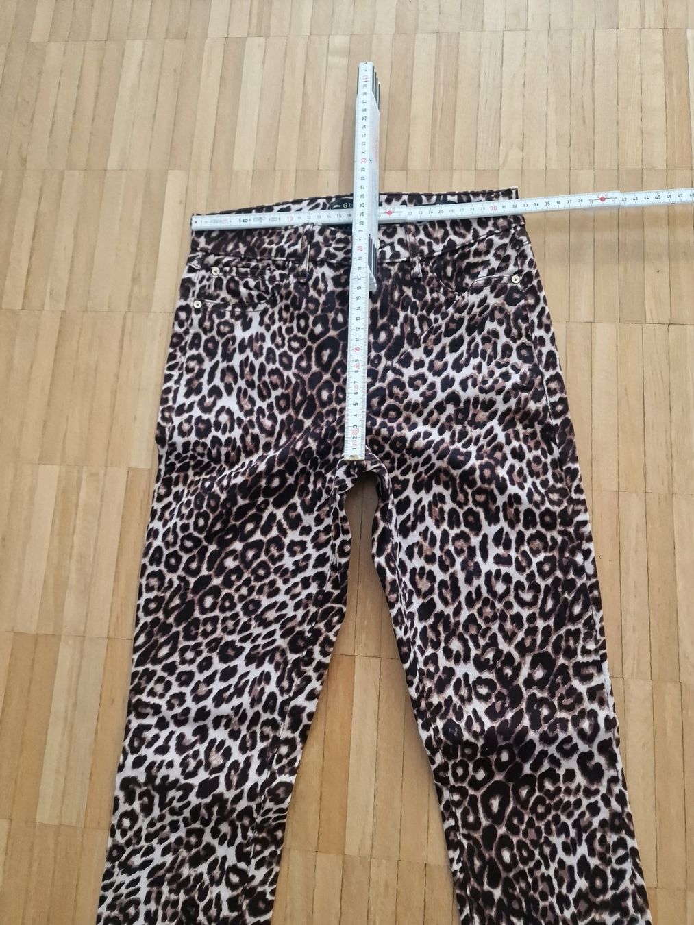 Guess Hosen: Guess Hose – Gebraucht aus Laufenburg von may_r2st 2