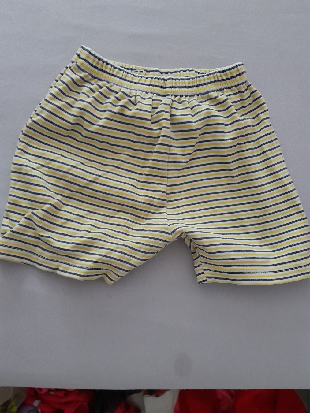 Pantaloni: Shorts Knaben Grösse 80 – Usato da Worb venduto da Osterthal