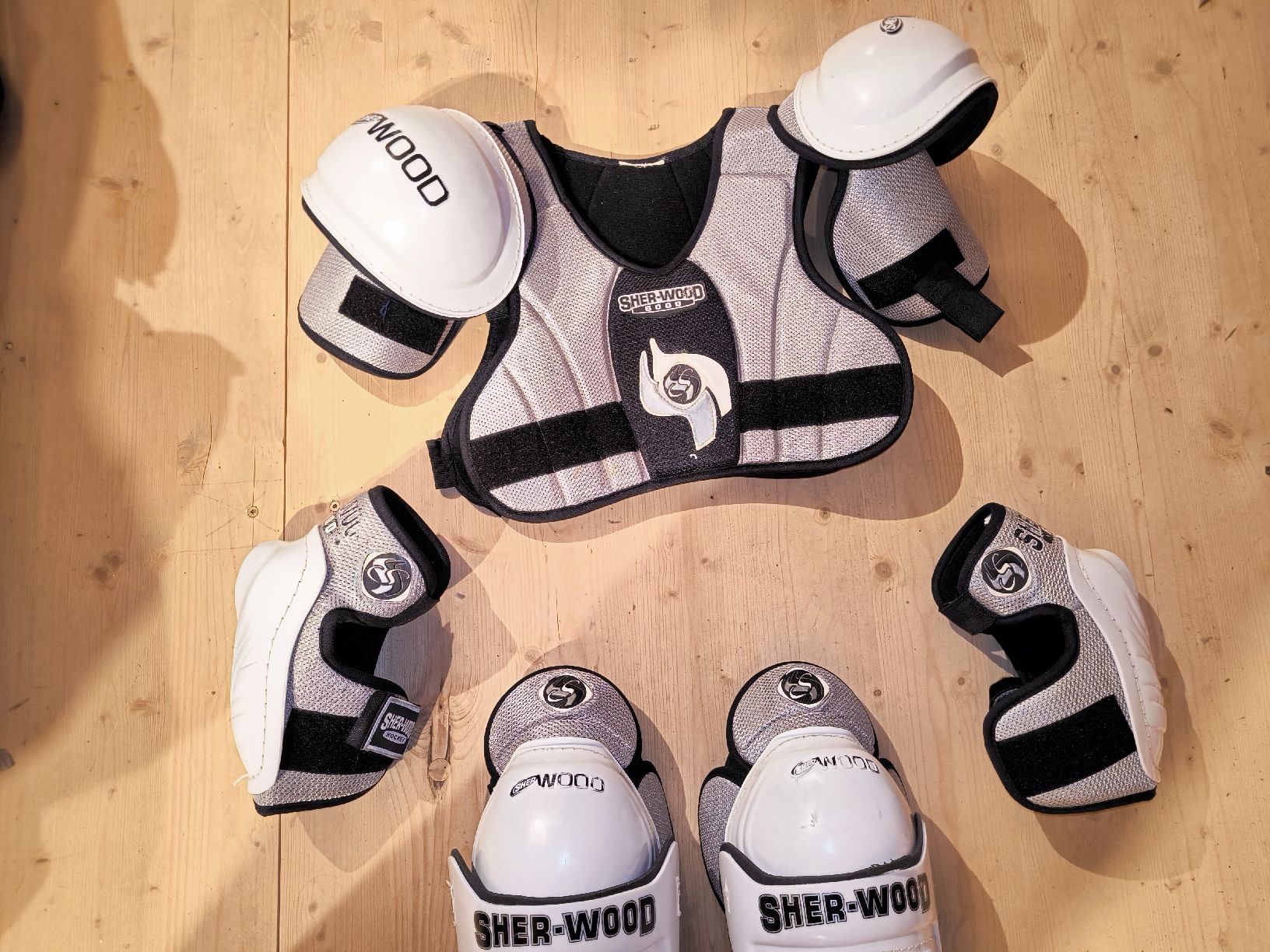 Schutz & Schoner: *** Eishockey-Ausrüstung *** – Gebraucht aus Othmarsingen von Othm13 2