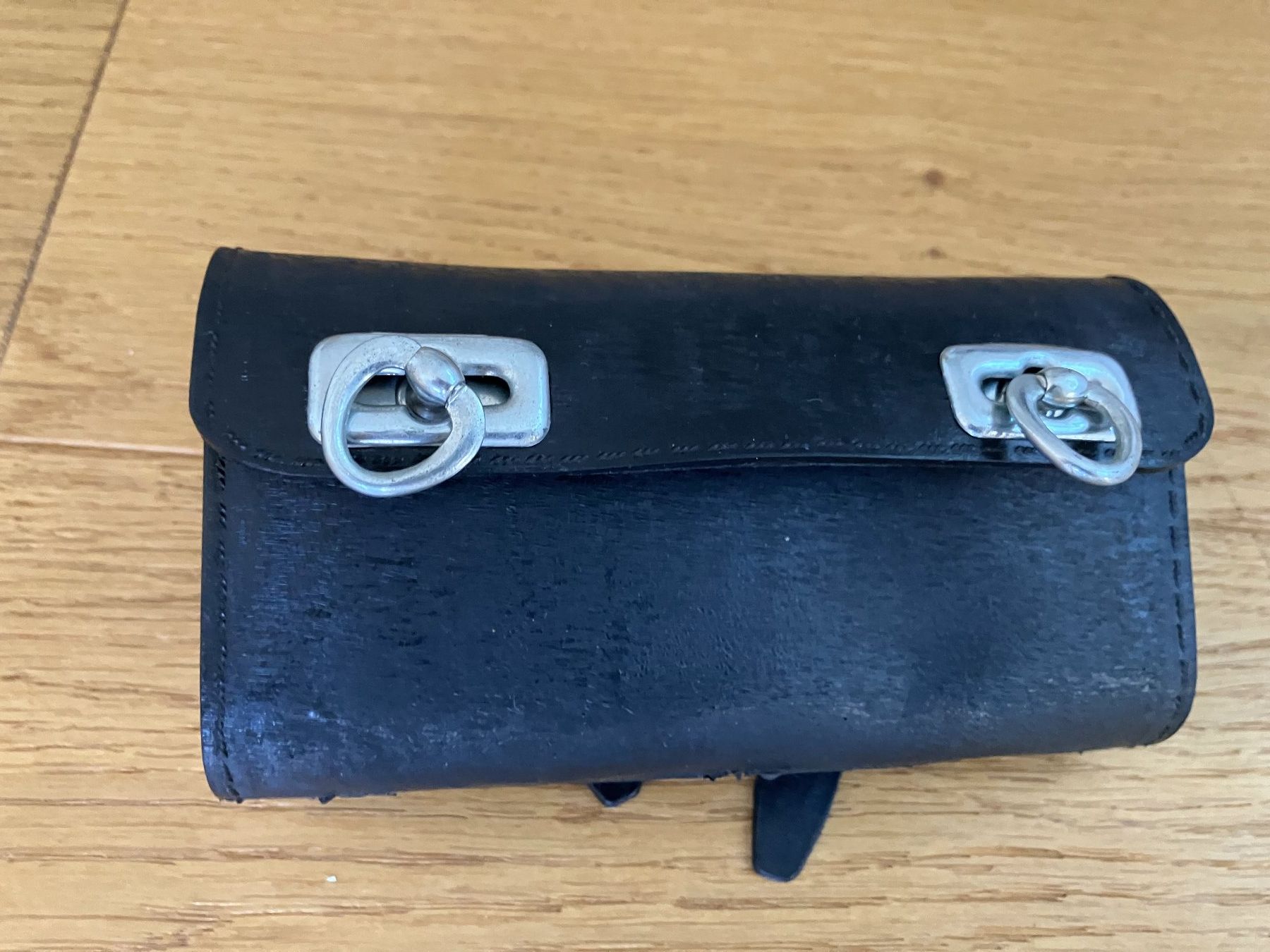 Pezzi di ricambio: Satteltasche Vintage  mit Werkzeug – Usato da Obermumpf venduto da Estrela67 1