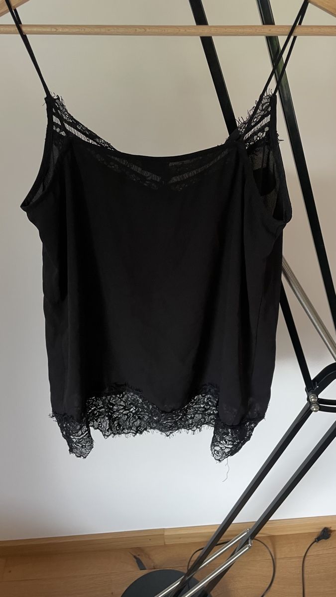 Pimkie Tops: Elegant Black Lace Top – Gebraucht aus St-Gingolph von Ynatka