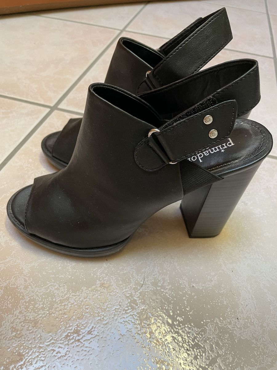 Scarpe da donna: Leather sandale – Usato da Zug venduto da Fashionaddicted.- 2
