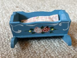 Miniatur-Wiege, blau bemalt, mit Kissen,