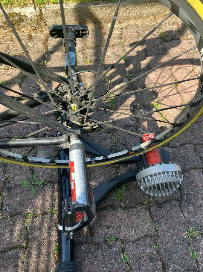 Hometrainer: Elite Crono Fluid Rollentrainer – Gebraucht aus Männedorf von mar_7sxg 2