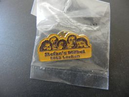 Alter Pin Stefan's Möbel Lachen
