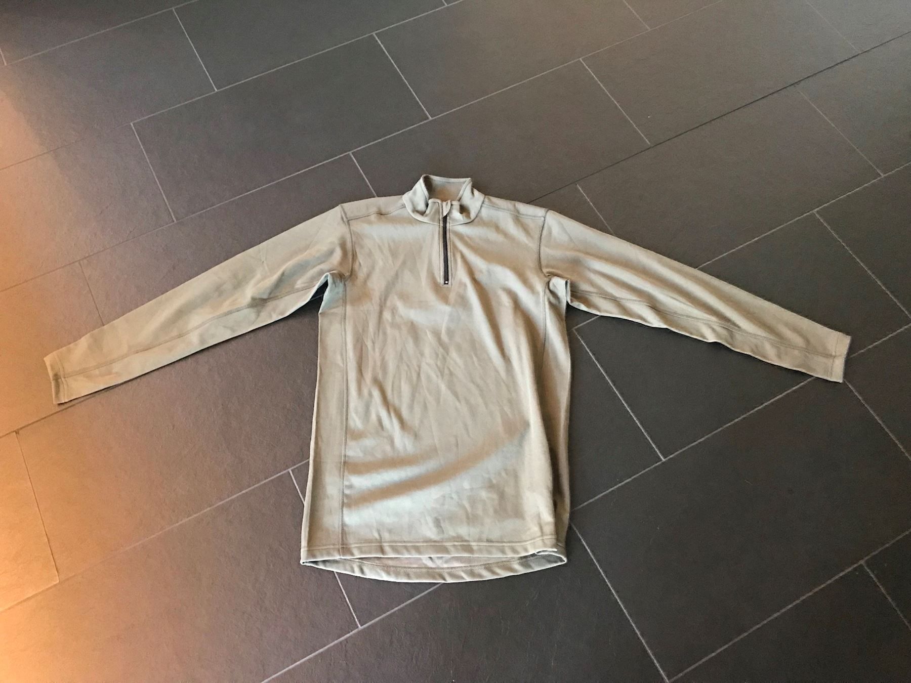 Maglioni & Felpe: Schweizer Armee Langarmshirt – Nuovo (secondo la descrizione) da Biberist venduto da swiss-made
