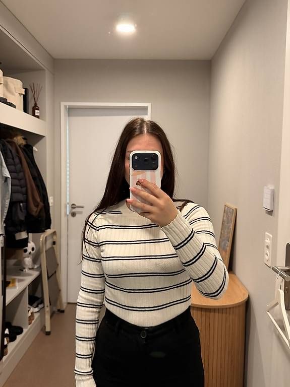 Pullover & Sweatshirts: H&M gestreifter Ripp-Pullover  XS – Gebraucht aus Zizers von giu_rr68 2