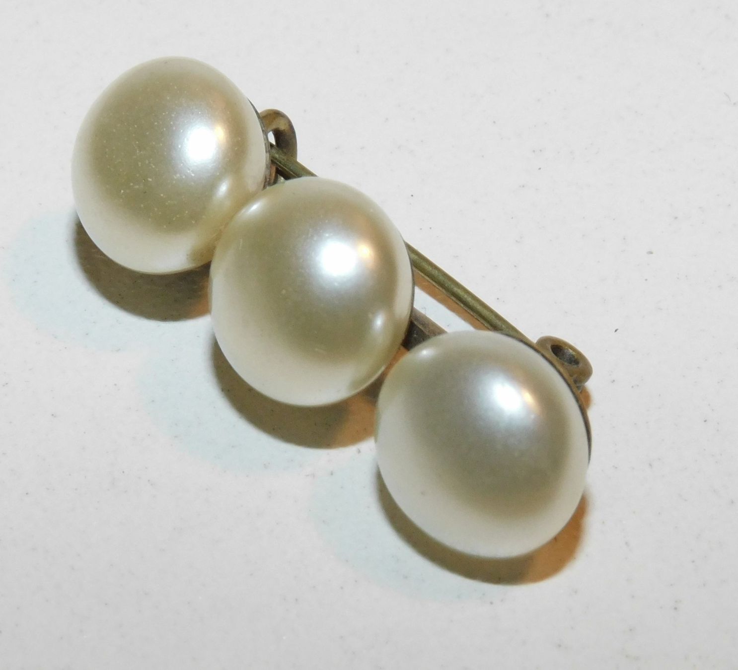 Broschen & Nadeln: Brosche alte kleine Brosche  3 x 1.8 cm – Gebraucht aus Sursee von 76 5