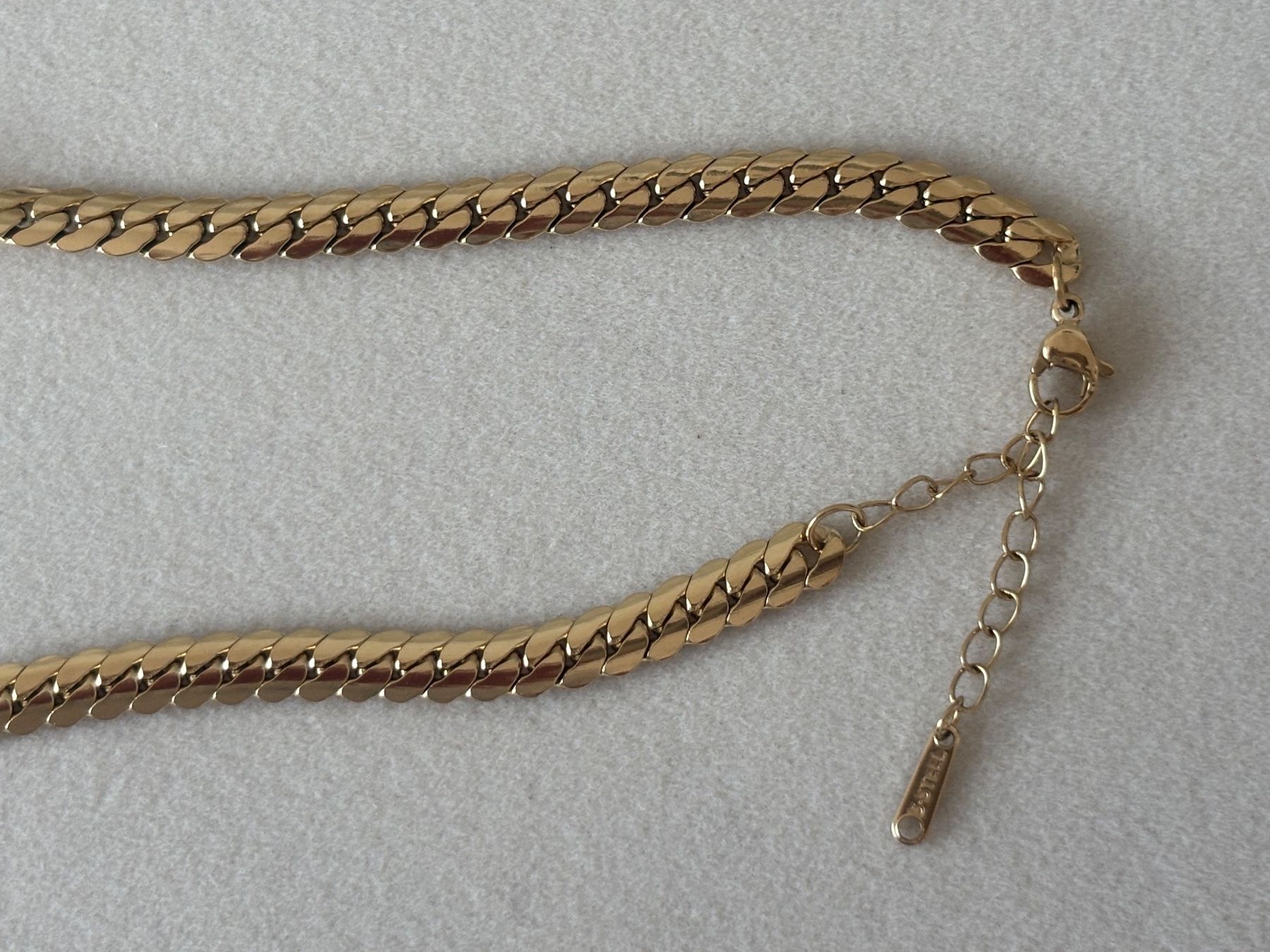 Catenine: Luxus Elegante Edelsthal Kette Farbe : Gold – Nuovo (secondo la descrizione) da Biel-Bienne venduto da Roserosse13 6