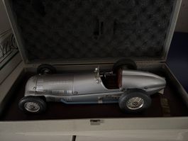 Märklin Modellauto Mercedes Rennwagen im Koffer silber