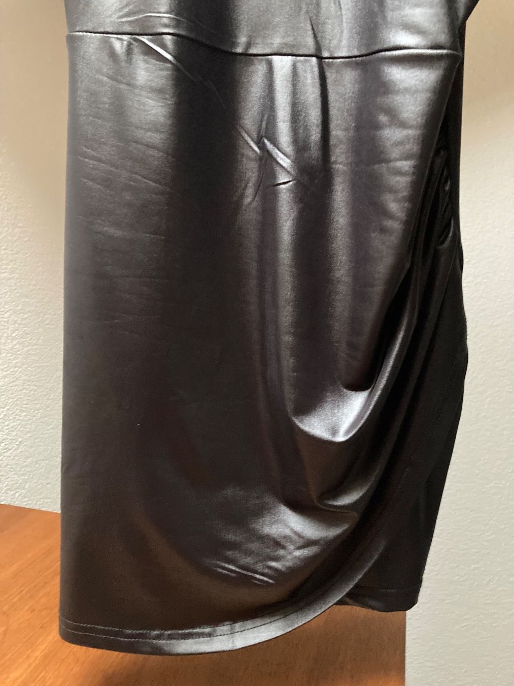 Kleider: Minikleid schwarz glänzend Gr.S neu – Neu (gemäss Beschreibung) aus Dulliken von gab_jdr2 2
