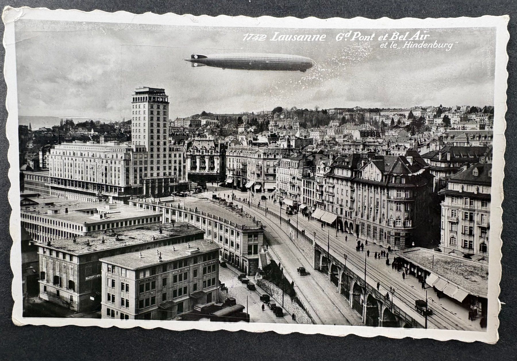 Cartoline postali: ANTIKE ANSICHTSKARTE ZEPPELIN ÜBER LAUSANNE 1942 – Usato da Ostermundigen venduto da crazy-horse-1840