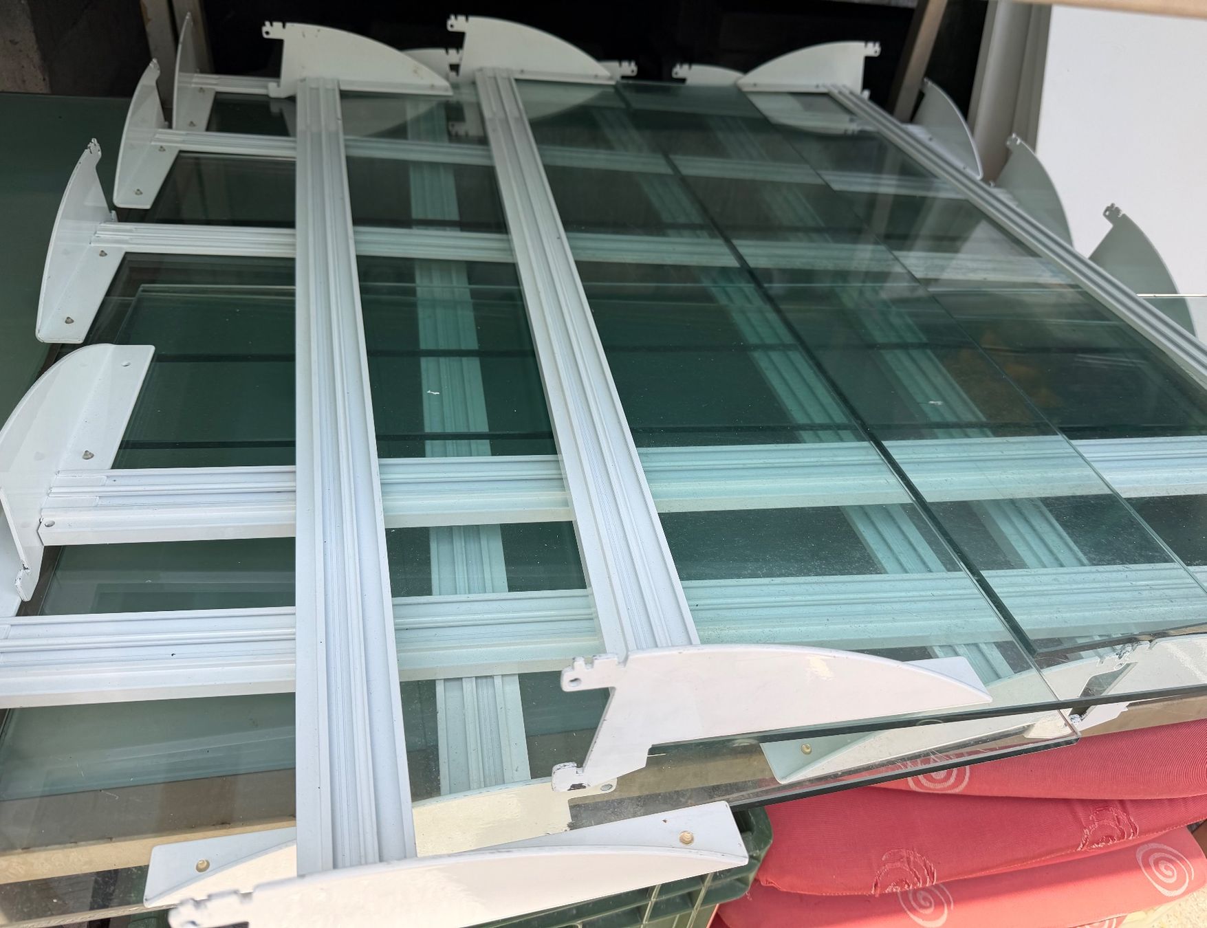 Scaffali: Regalsystem Metall weiss mit Glas und Holzbrettern – Usato da Interlaken venduto da Skandalpreis 3
