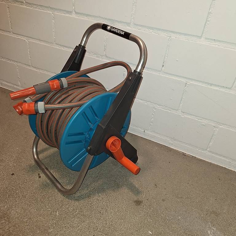 Rohre & Schläuche: Schlauchaufroller/Gardena – Neu (gemäss Beschreibung) aus Ermatingen von arr_7yxq