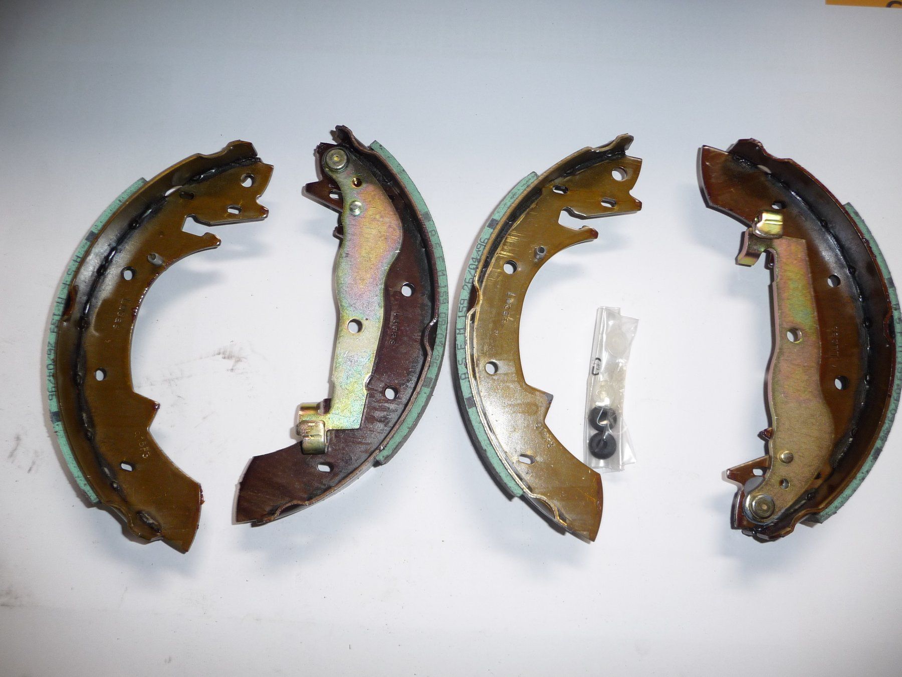 Renault Tutti pezzi di ricambio auto: Renault Bremsbackensatz  77 01 203 563 – Nuovo e nell'imballaggio originale da Bennau venduto da Marco363 1