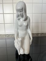 Royal Dux Nr. 21038, Porzellan Figur Mädchen mit Katze,weiss