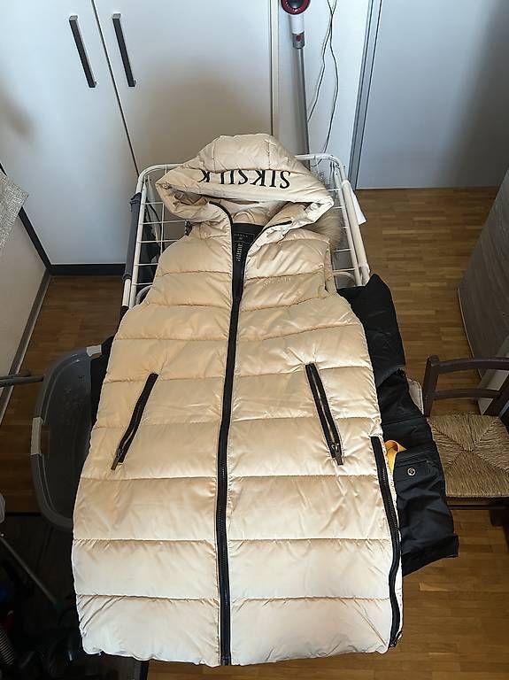 Gilet & Giacche senza maniche: Langes ärmellose Gilet  – Nuovo e nell'imballaggio originale da Wangen SZ venduto da gra_r2tj