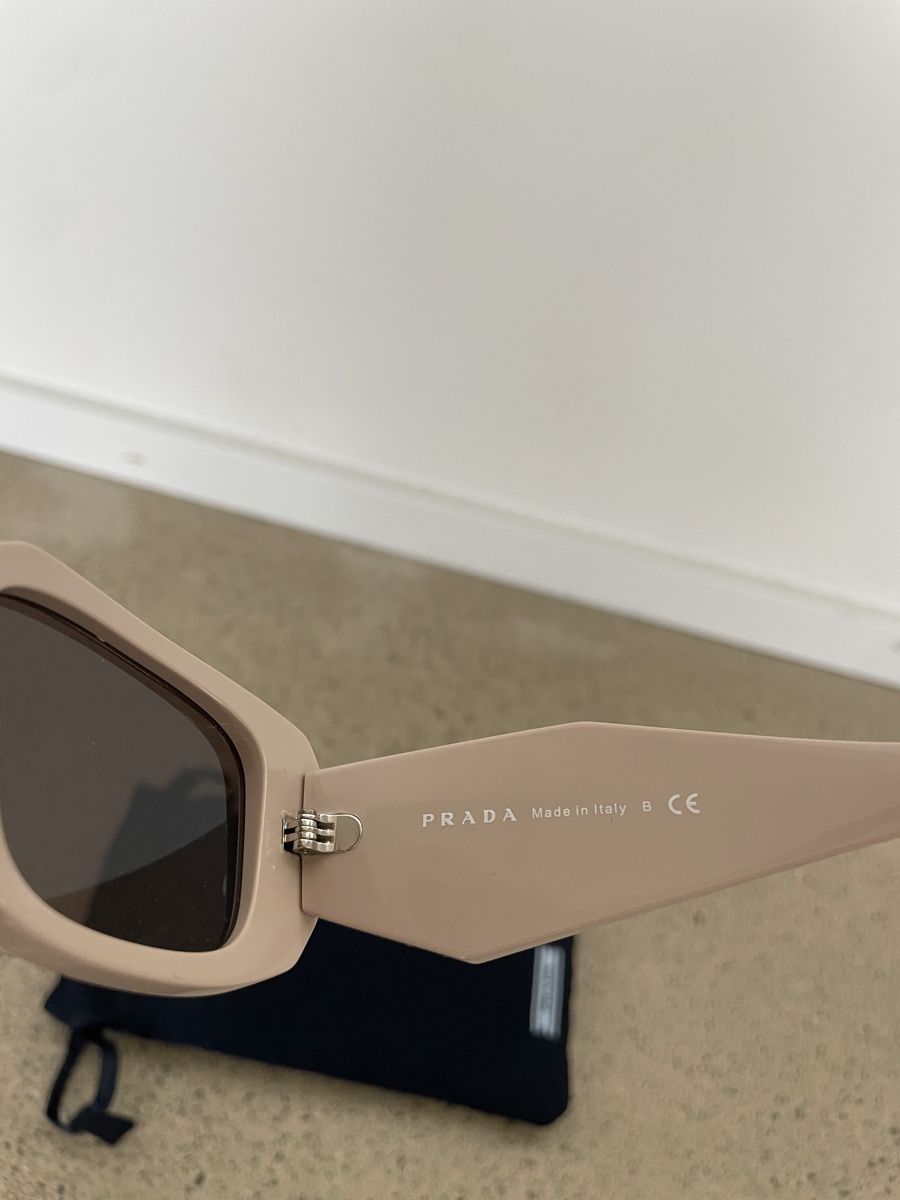 Prada Lunettes & Verres: Prada Sonnenbrille – D'occasion à Stäfa par Nicole093 8
