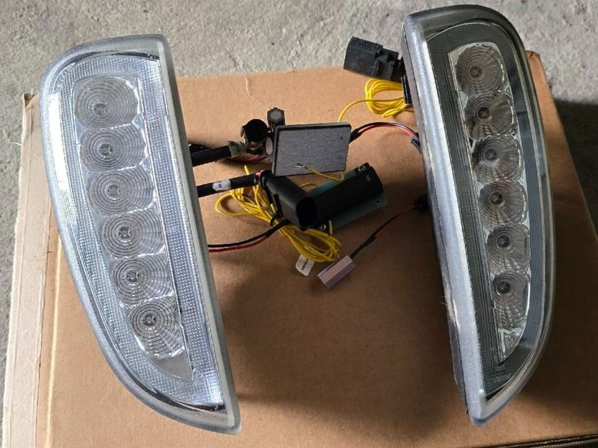 Porsche Scheinwerfer: Original PORSCHE Cayenne 957 LED Blinker/Tagfahrlicht Set – Gebraucht aus Lengnau BE von 4ConsultingSolutions