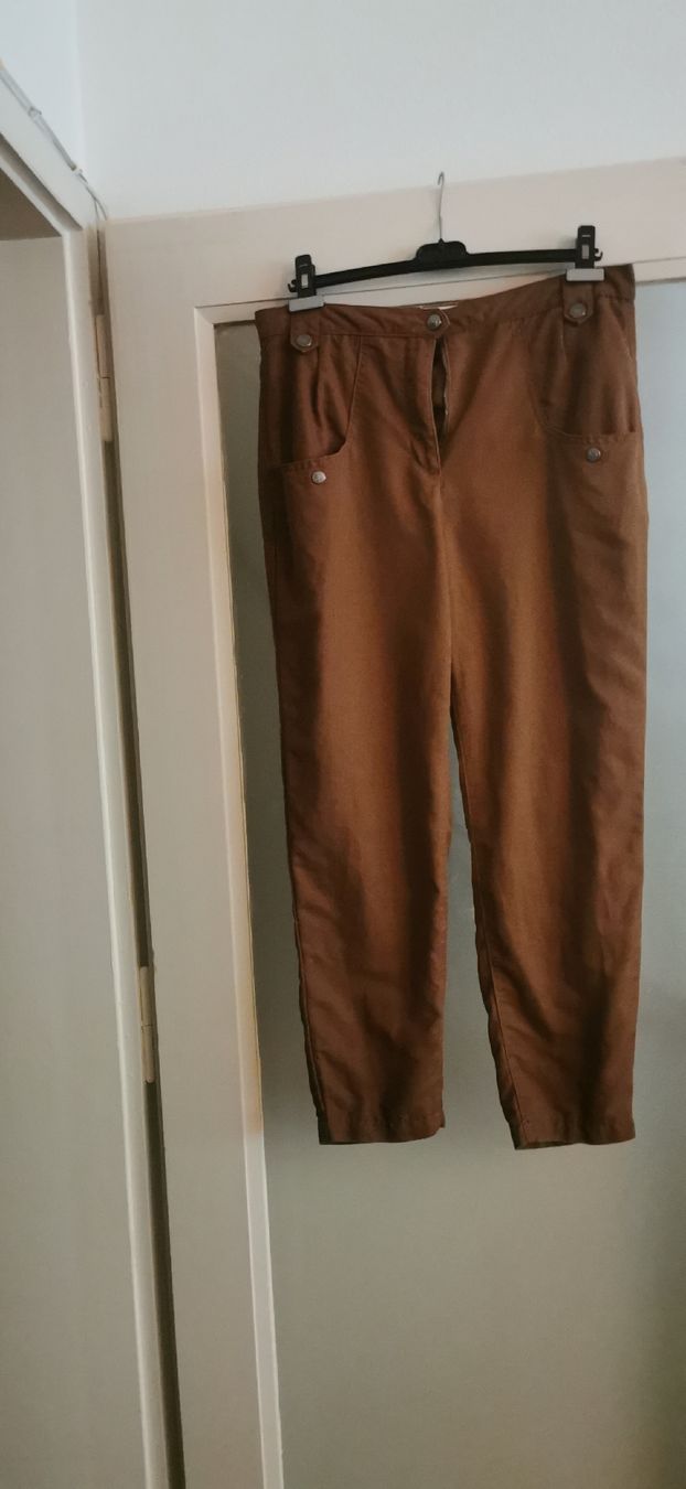 Pantaloni: Pantalon taille 42 – Usato da Genève venduto da vins50 1