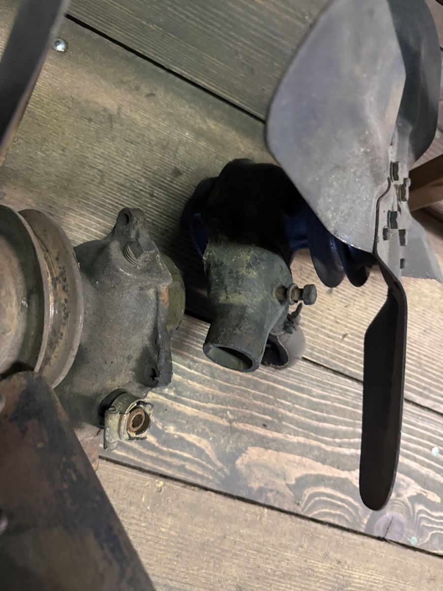 Tutti pezzi di ricambio auto: Wasserpumpe Jeep Willys  – Difettoso da Bennwil venduto da Ford5600t 2
