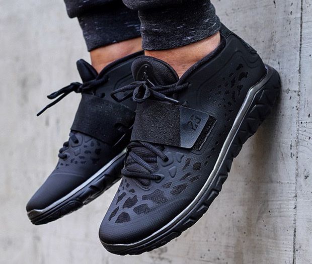 Jordan Scarpe da uomo: JORDAN FLIGHT FLEX TRAINER 2 BLACK METALLIC SILVER grösse 45 – Nuovo e nell'imballaggio originale da Kriens venduto da Delikanli1 1