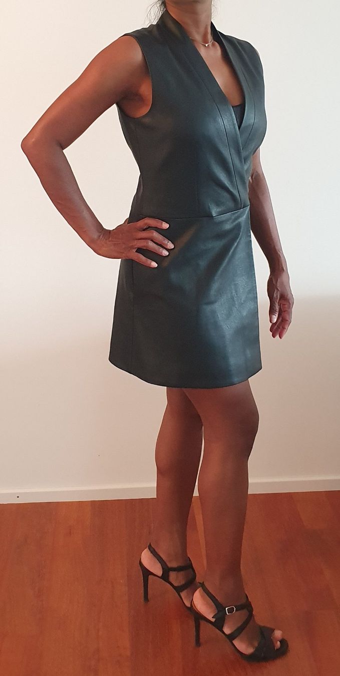 Robes: Kleid Bcbgmaxazria 34 Kunstleder schwarz – D'occasion à Stansstad par InStyle8 1