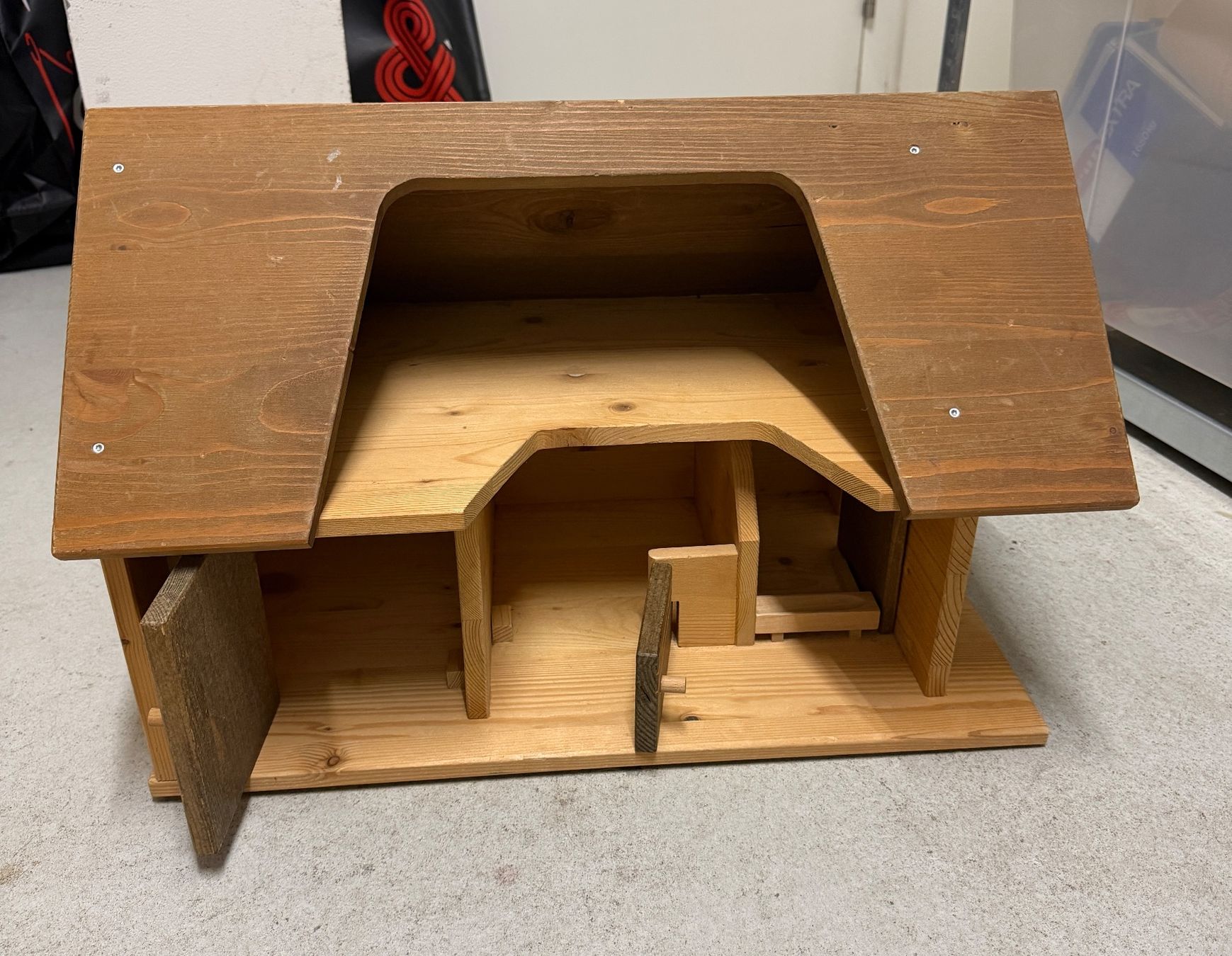 Spielhäuser: Holzhaus mit Tieren – Gebraucht aus Thalwil von leuenban 4