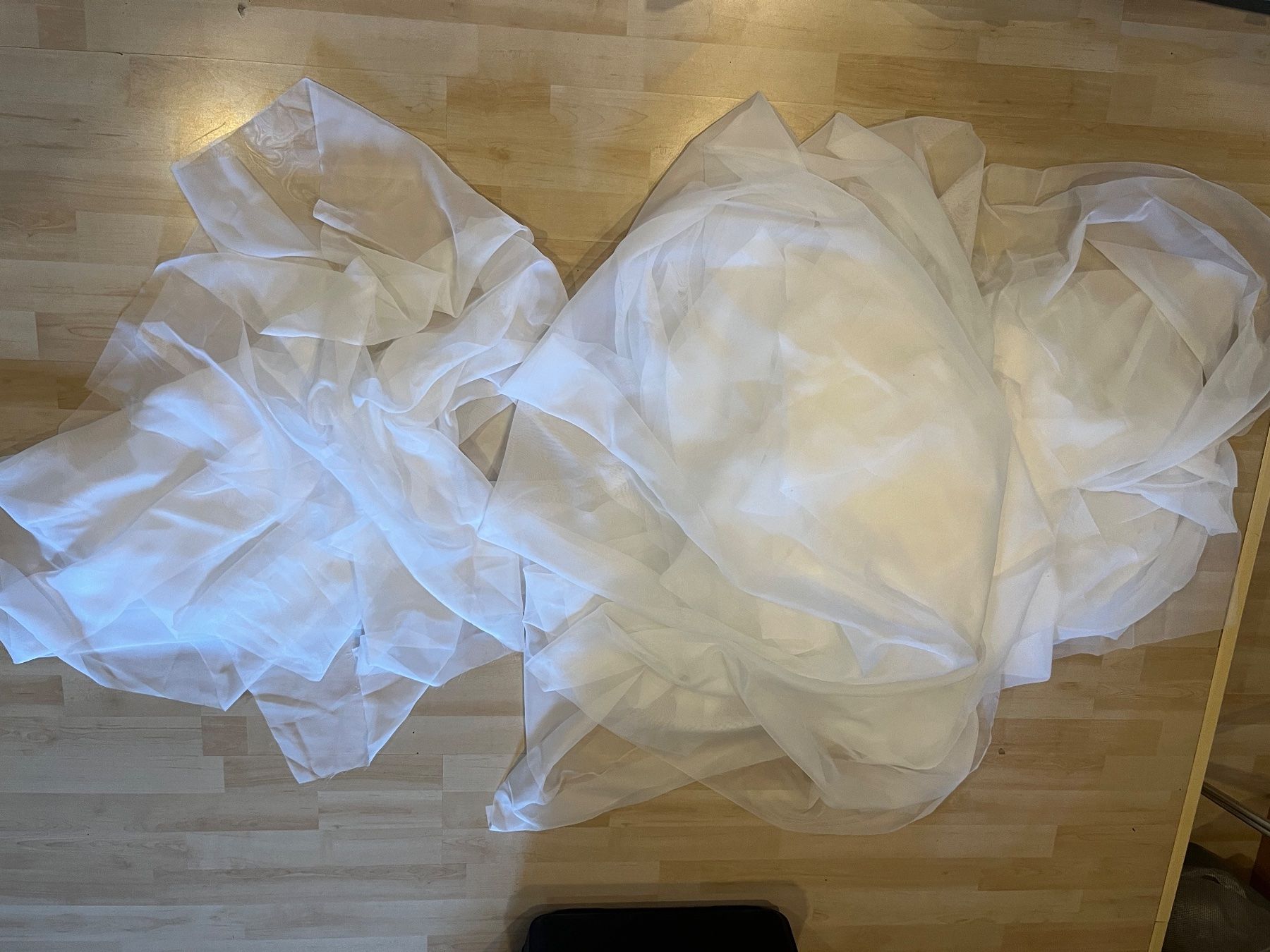 Tessuti: Tüll-Stoff 145 cm x 20 m – Usato da Uhwiesen venduto da cinnaj