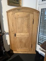 Barocker Eckschrank