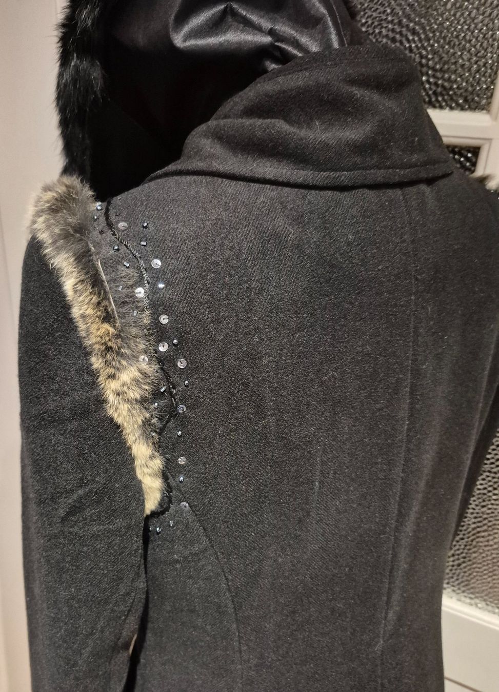 Max Mara Cappotti: Schwarzer Wintermantel mit Pelz, Grösse 32, MAX MARA – Usato da Zürich venduto da Roberto040 4