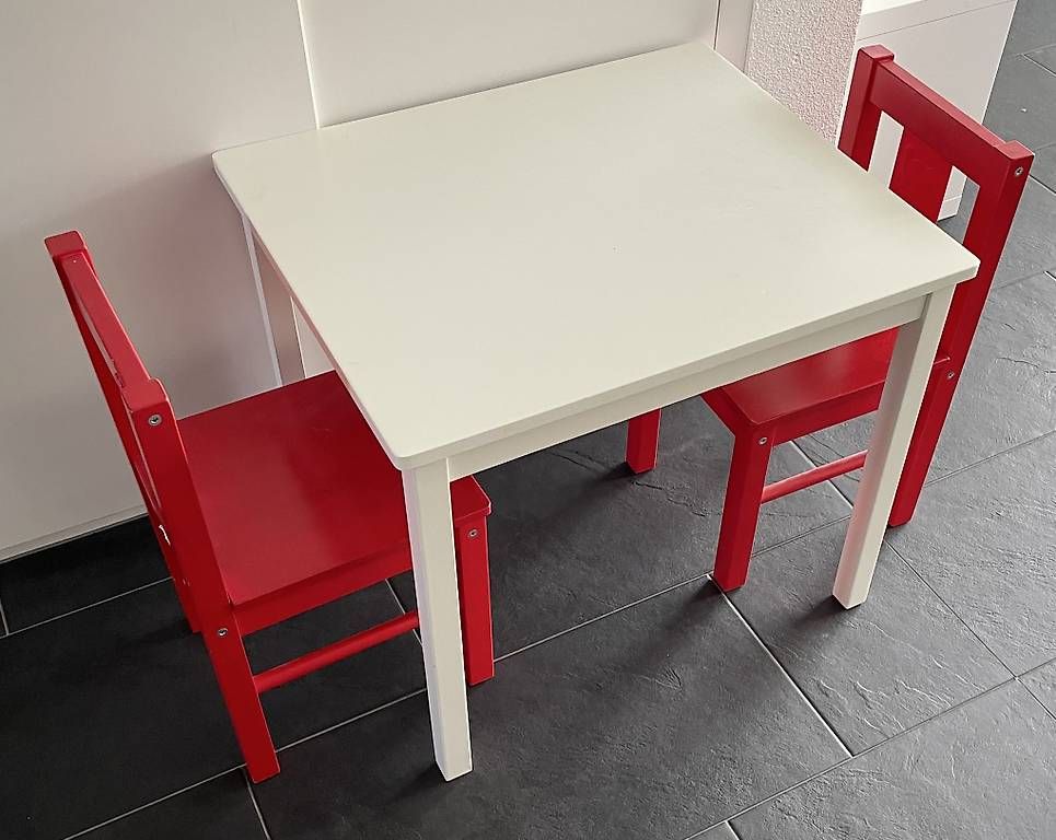 Ikea Tavoli: Kindertisch mit 2 Kinderstühlen Ikea Kritter – Usato da Gachnang venduto da ch.m 3