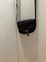 Vintage Prada Umhängetasche - Ein echter Hingucker!