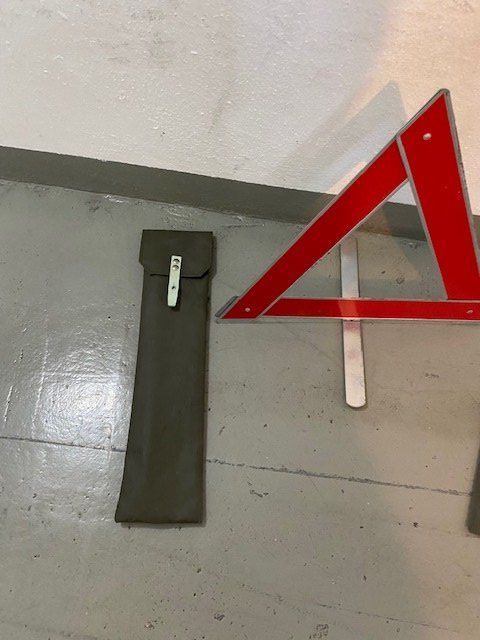 Accessori per altri veicoli: 2 X PANNENDREIECK  CH ARMEE – Usato da Chur venduto da silbermon 1