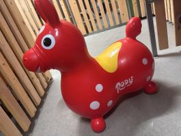Rody Hüpfpferd rot mit gelber Sattelfläche