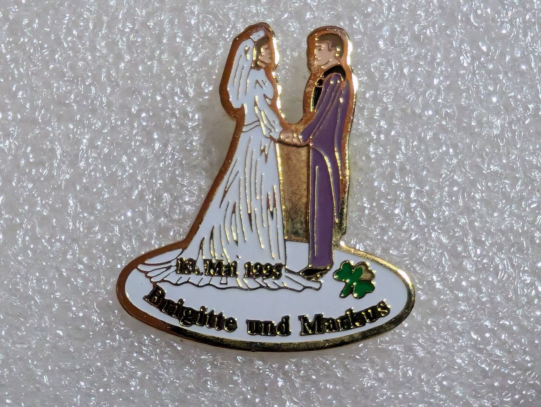 Plaketten & Abzeichen: Ansteckpin 255: Brigitte & Markus – Gebraucht aus Oppligen von Pin-Fall-Shop