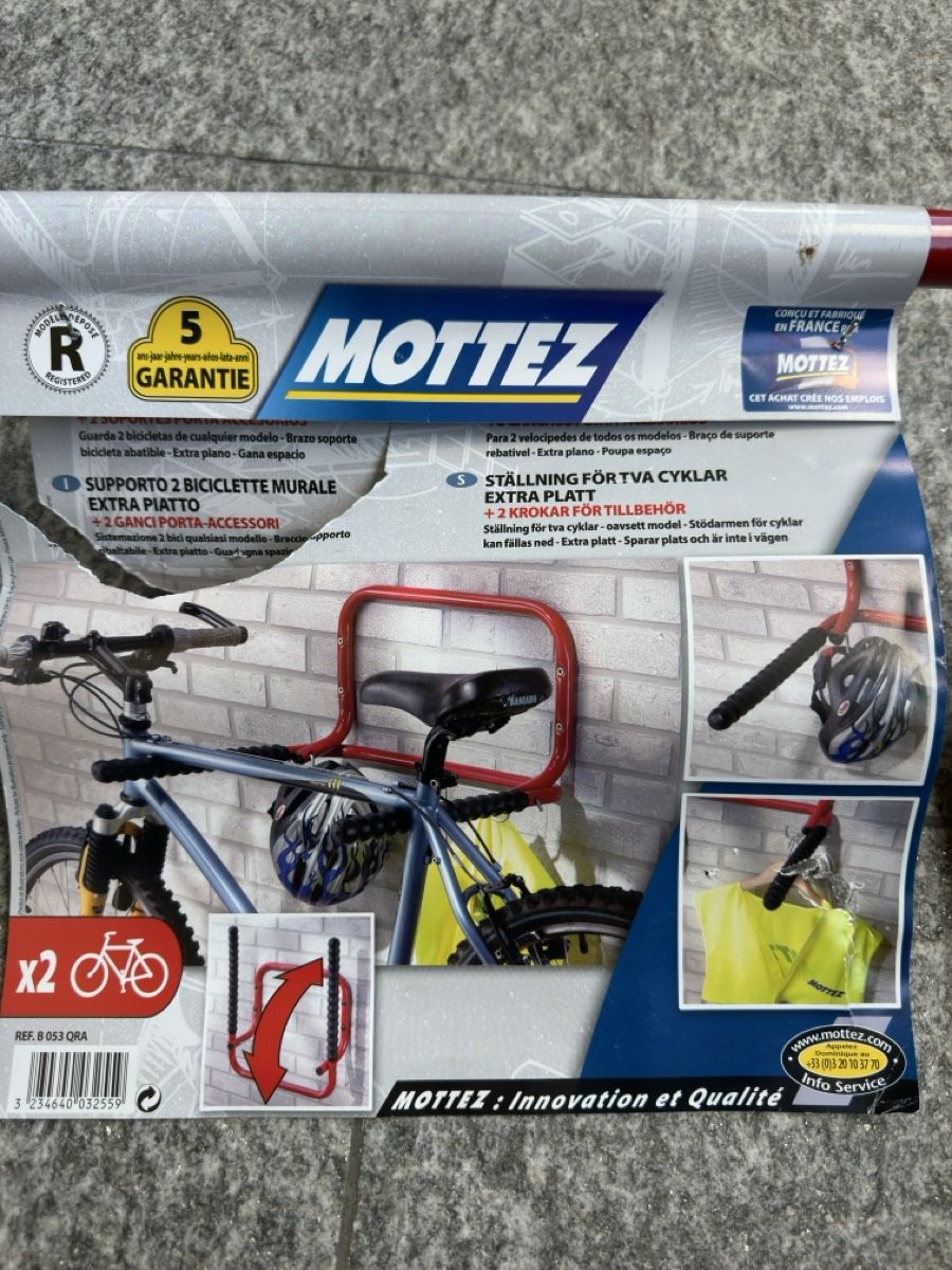 Cavalletti per biciclette: Supporto a muro per due biciclette – Nuovo e nell'imballaggio originale da Monte Carasso venduto da Aron1401 1