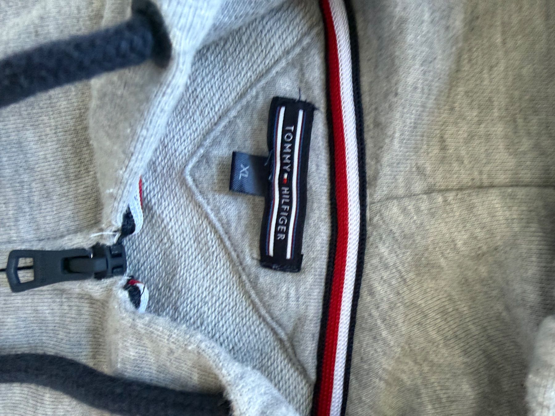 Maglioni & Felpe: Tommy Hilfiger Kaputzenpullover grau – Usato da Wädenswil venduto da theresa_soph 1