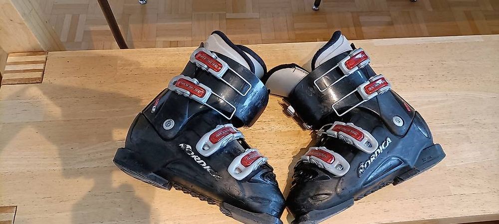 Chaussures garçon: Chaussures de skis taille 35/36 – D'occasion à Genève par asteroide01