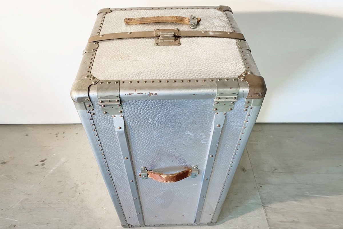 Valigie: Riesieger alter Metall Reisekoffer – Usato da Ballwil venduto da ClassicGallery 2