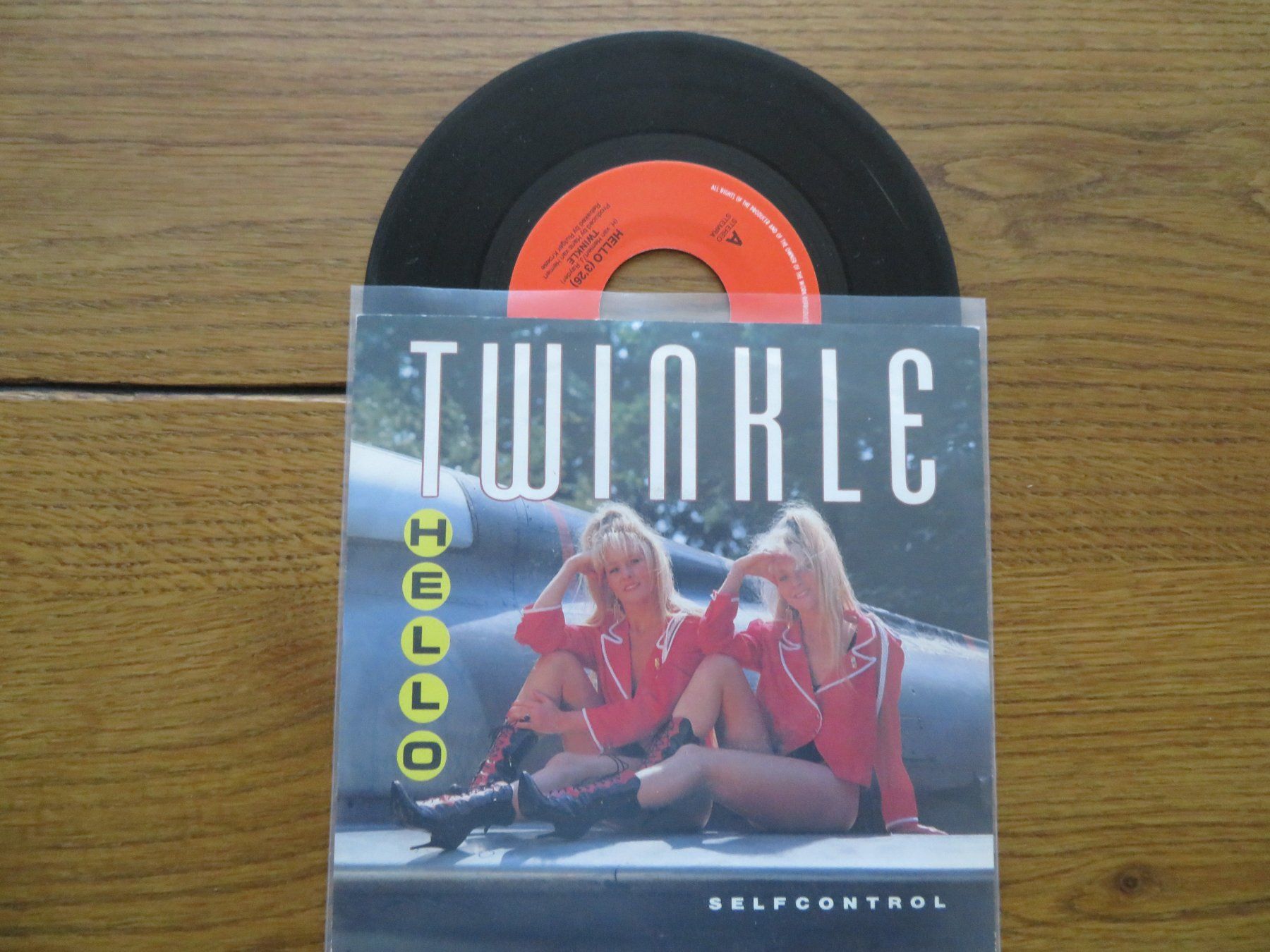 Dischi in vinile: Twinkle - Hello / Self Control - 7" Single Schallplatte Top! – Nuovo (secondo la descrizione) da Zürich venduto da max_cp5f