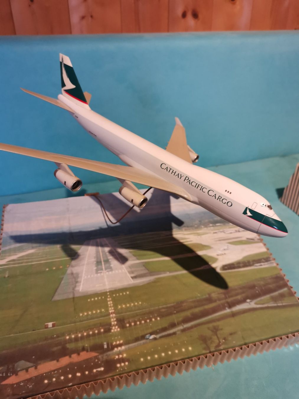 Kit di modellismo & Modellini statici: Flugzeugmodel, CATHAY PACIFIC CARGO – Usato da Giswil venduto da Zumsteed