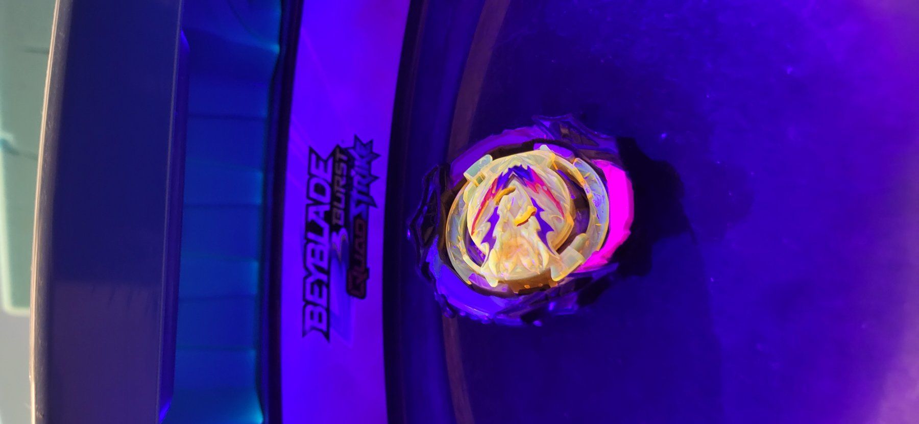 Giocattoli: Beyblade Burst QuadStrike Light Ignite Beyblade Stadium – Usato da Schleinikon venduto da Frida11 3