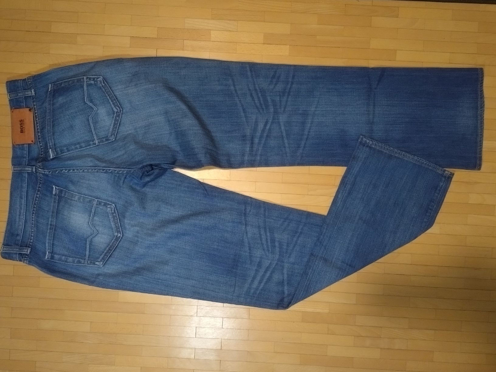 Hugo Boss Jeans: Jean Hugo Boss, taille 33/34, TBE – Usato da Farvagny-le-Grand venduto da LaCaverne 4