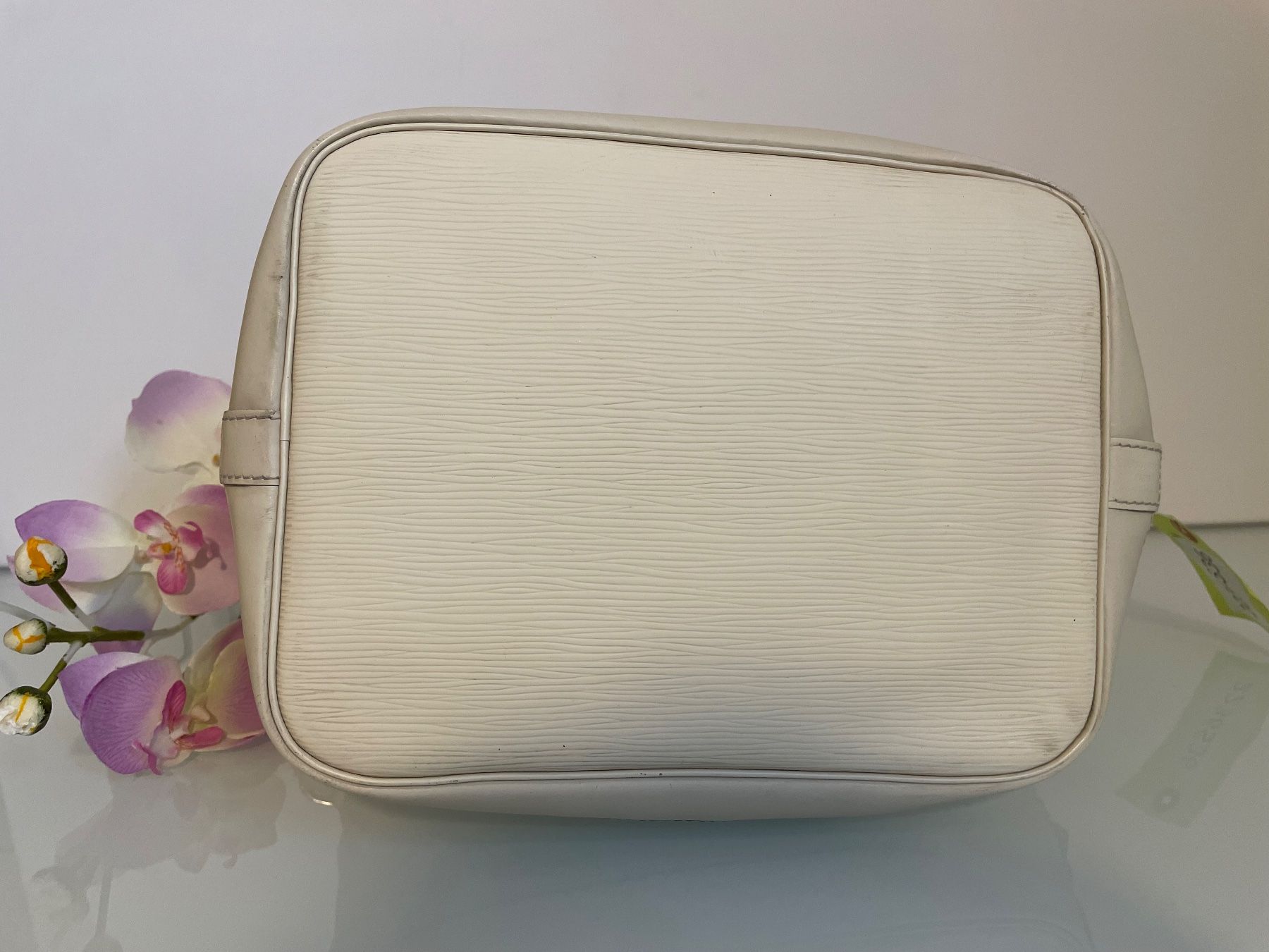 Louis Vuitton Borse da donna: Louis Vuitton Petit Noé weiss – Usato da Hittnau venduto da LuxAndMore 4