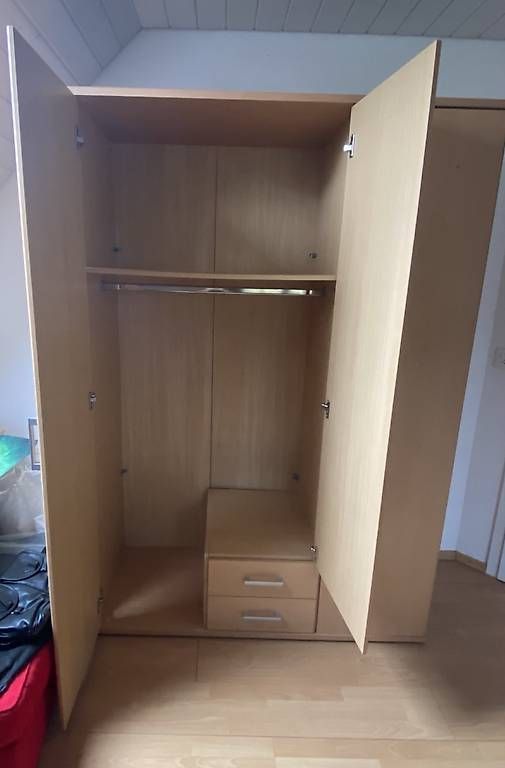 Schränke: Kleiderschrank – Gebraucht aus Basel von ghi_hw9w 1