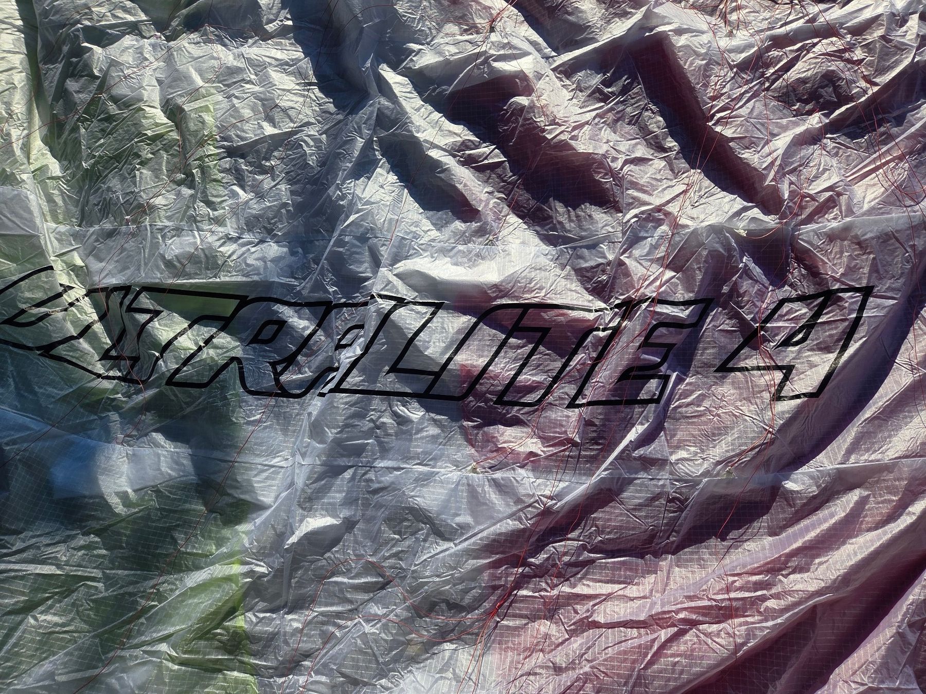 Ozone Sport dell'aria & Aquiloni: Parapente Ozone ultralight 4 25 m2 – Usato da Huémoz venduto da Bertrand04 4