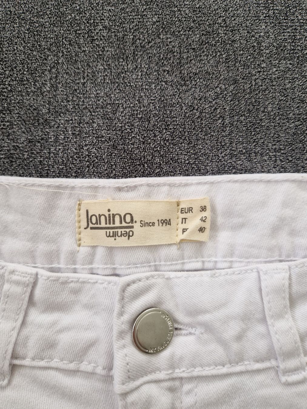 Pantaloni: Jeansshorts – Nuovo (secondo la descrizione) da Eglisau venduto da Ramii97 2