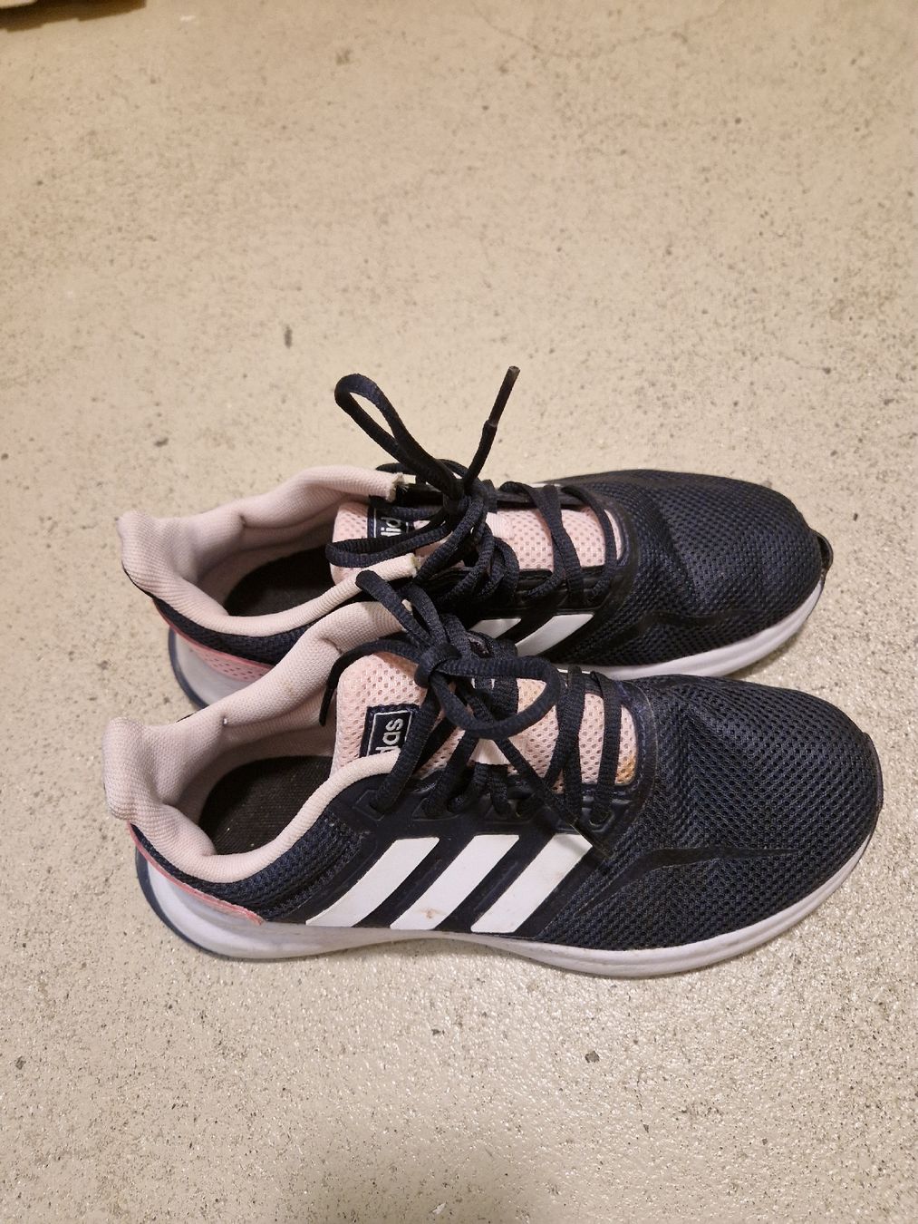 Adidas Scarpe da donna: Schuhe zu verkaufen – Usato da Luzern venduto da fat_d59v 1